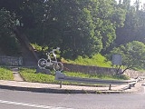 Niecodzienne witacze w Bardzie promują turystykę rowerową