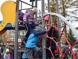 Nowy plac zabaw przy SP 2 w Świdnicy
