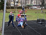 Nowy plac zabaw przy SP 2 w Świdnicy