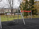 Nowy plac zabaw przy SP 2 w Świdnicy