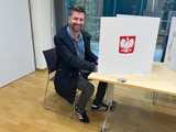 [FOTO] Samorządowcy, parlamentarzyści i europosłowie przy urnach wyborczych