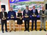 [FOTO] Uroczysta Sesja Rady Miejskiej w Żarowie. Nagrodzono sportowców oraz byłych samorządowców