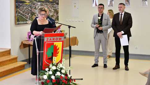 [FOTO] Uroczysta Sesja Rady Miejskiej w Żarowie. Nagrodzono sportowców oraz byłych samorządowców