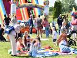 [WIDEO/FOTO] Pokaz mody, koncert, licytacje i moc atrakcji dla dzieci na charytatywnym Pikniku Rodzinnym w Winnicy Silesian