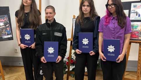 [FOTO] Sukces uczennic LO w Świebodzicach na wojewódzkim konkursie plastycznym