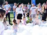 [WIDEO/FOTO] Tysiące baniek, mydlana wyspa i mnóstwo dobrej zabawy. Trwa 8. Mydlany Park Festiwal w Żarowie