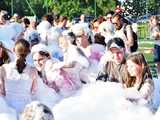 [WIDEO/FOTO] Tysiące baniek, mydlana wyspa i mnóstwo dobrej zabawy. Trwa 8. Mydlany Park Festiwal w Żarowie