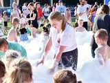 [WIDEO/FOTO] Tysiące baniek, mydlana wyspa i mnóstwo dobrej zabawy. Trwa 8. Mydlany Park Festiwal w Żarowie