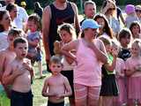 [WIDEO/FOTO] Tysiące baniek, mydlana wyspa i mnóstwo dobrej zabawy. Trwa 8. Mydlany Park Festiwal w Żarowie
