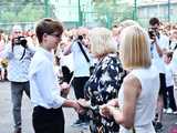 [WIDEO/FOTO] Uczniowie szóstki pożegnali rok szkolny i dotychczasową dyrektor