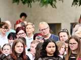 [WIDEO/FOTO] Uczniowie szóstki pożegnali rok szkolny i dotychczasową dyrektor