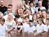 [WIDEO/FOTO] Uczniowie szóstki pożegnali rok szkolny i dotychczasową dyrektor