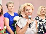 [WIDEO/FOTO] Uczniowie szóstki pożegnali rok szkolny i dotychczasową dyrektor