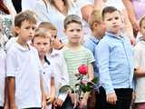 [WIDEO/FOTO] Uczniowie szóstki pożegnali rok szkolny i dotychczasową dyrektor