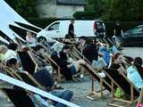 [FOTO] Seanse na leżakach w malowniczej scenerii i dojazd amerykańskim schoolbusem. Ruszył 14. Żarowski Festiwal Filmowy