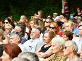 [WIDEO/FOTO] Nastrojowa muzyka w samym sercu kamieniołomu. Koncert Piotra Pawlaka uświetnił niedzielny wieczór w Strzegomiu