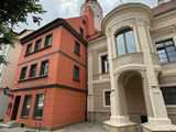 [FOTO] Remont zewnętrznej części teatru i zabytkowych kamienic zakończony przed planowanym terminem. Inwestycja pochłonęła prawie 7 mln złotych [SZCZEGÓŁY]