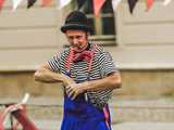 [FOTO] Świdnicki Rynek znów zamienia się w scenę – ruszył 27. Festiwal Teatru Otwartego!