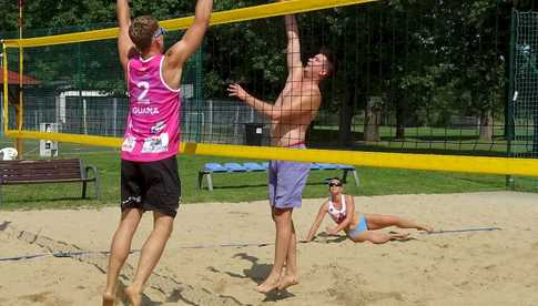 [FOTO] Siatkarskie miksty rywalizowały w turnieju plażówki