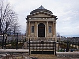 rewitalizacja starego cmentarza i mauzoleum w  Złotym stoku