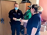 Ząbkowiccy policjanci pomagają uchodźcom i przestrzegają przed oszustami