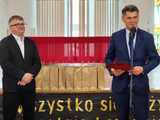 [FOTO] Najlepsi uczniowie klas maturalnych w naszym powiecie zostali wyróżnieni podczas uroczystego zakończenia roku