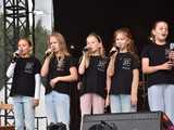 [FOTO] lokalnyFEST! trwa w najlepsze. Patrycja Grzelaczyk-Korchan rozpoczęła niedzielne koncerty Ziębice FEST 2025