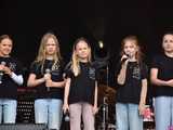 [FOTO] lokalnyFEST! trwa w najlepsze. Patrycja Grzelaczyk-Korchan rozpoczęła niedzielne koncerty Ziębice FEST 2025