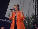 [FOTO] lokalnyFEST! trwa w najlepsze. Patrycja Grzelaczyk-Korchan rozpoczęła niedzielne koncerty Ziębice FEST 2025