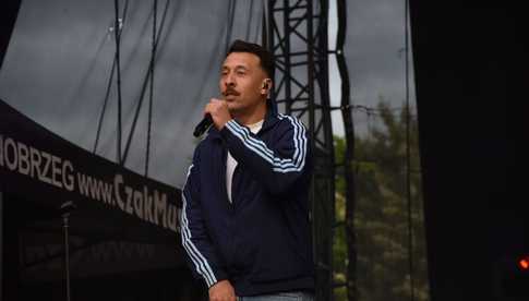 [FOTO] Za nami kolejny koncert na Ziębice FEST. AVI i jego siła hip-hopu rozkołysała publikę 