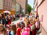 [FOTO] Szykowne stroje, uroczysty pochód i dobra zabawa! Międzypokoleniowa Biesiada Historyczna na ząbkowickim zamku