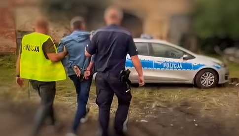 [FOTO, WIDEO] Usiłowanie podpalenia w Kamieńcu Ząbkowickim. 53-latek zatrzymany przez policję