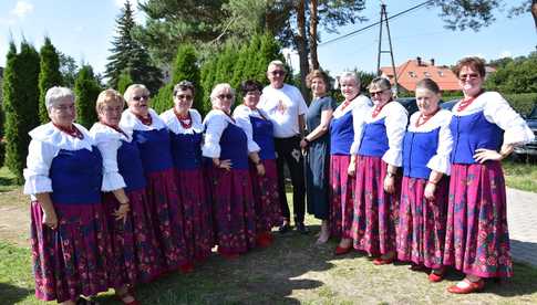 [FOTO, WIDEO] Tradycja bez rywalizacji. Za nami III Spotkanie Zespołów Ludowych w Przedborowej